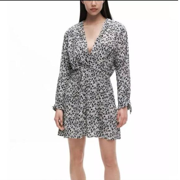 Zara Dresses & Skirts - Zara Ditsy Floral Faux Wrap Dress XXL Long Poet Sleeve Deep V-neck Mini Pullover